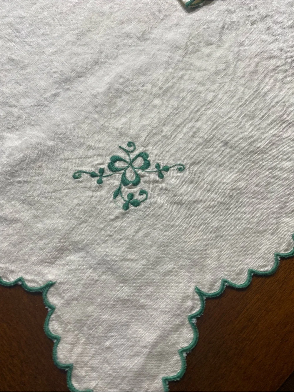 Vintage Irish Green Embroidered Tablecloth Set 48” Square 4 Napkins